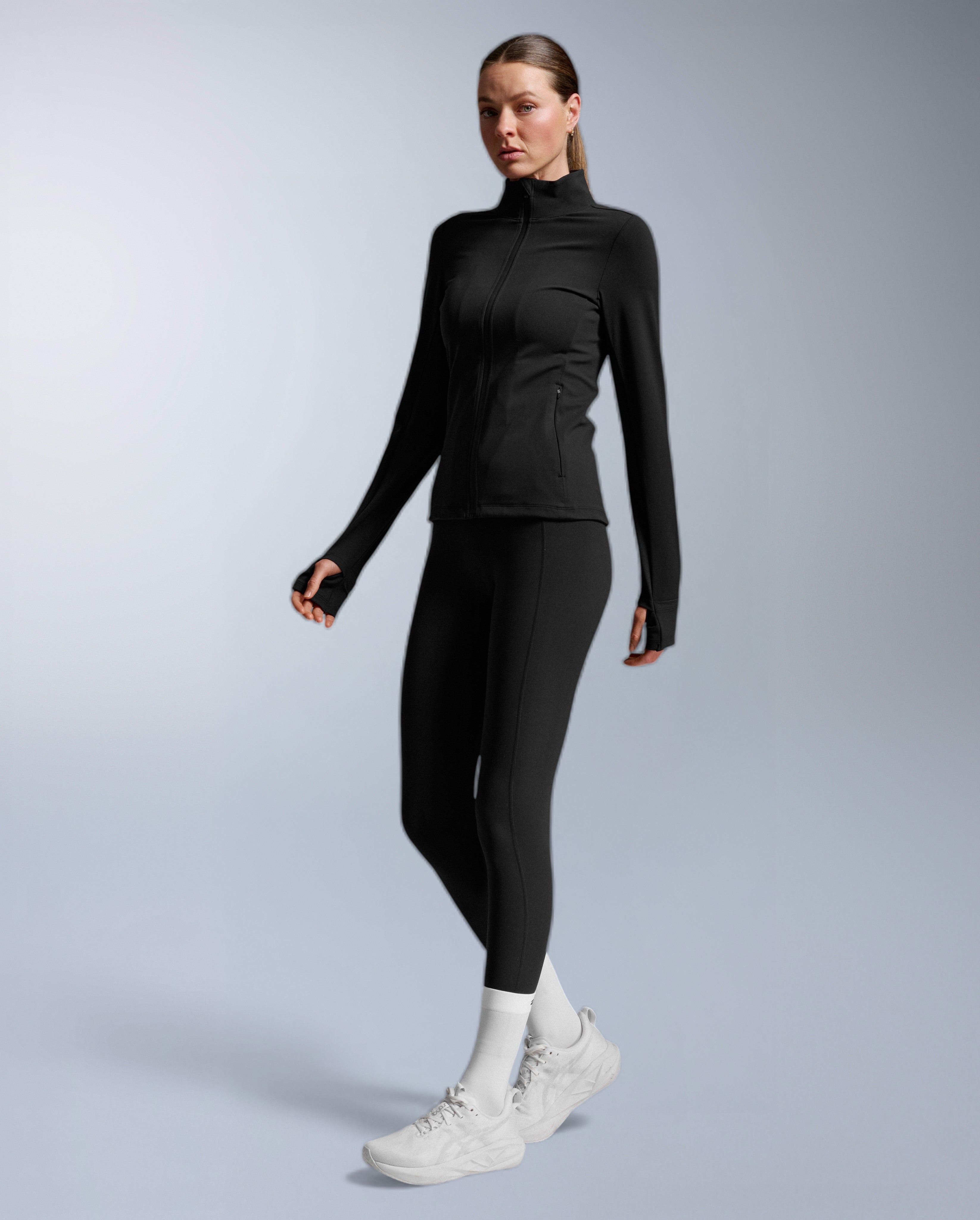 2xu-fluid-full-zip-jacke-damen-schwarz-winddicht image 3