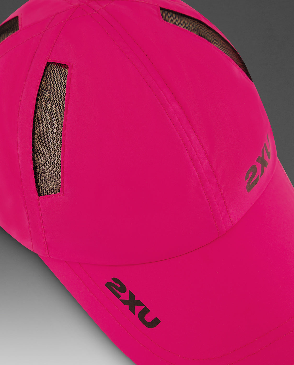 2xu-aero-run-cap-laufkappe-unisex-fuchsia-schwarz image 4
