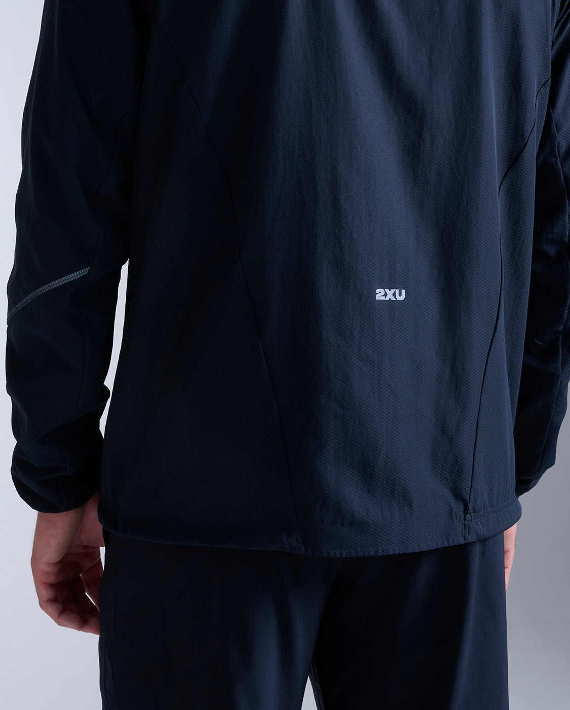 2xu-aero-hex-windbreaker-schwarz-herren-laufjacke-winddicht image 7