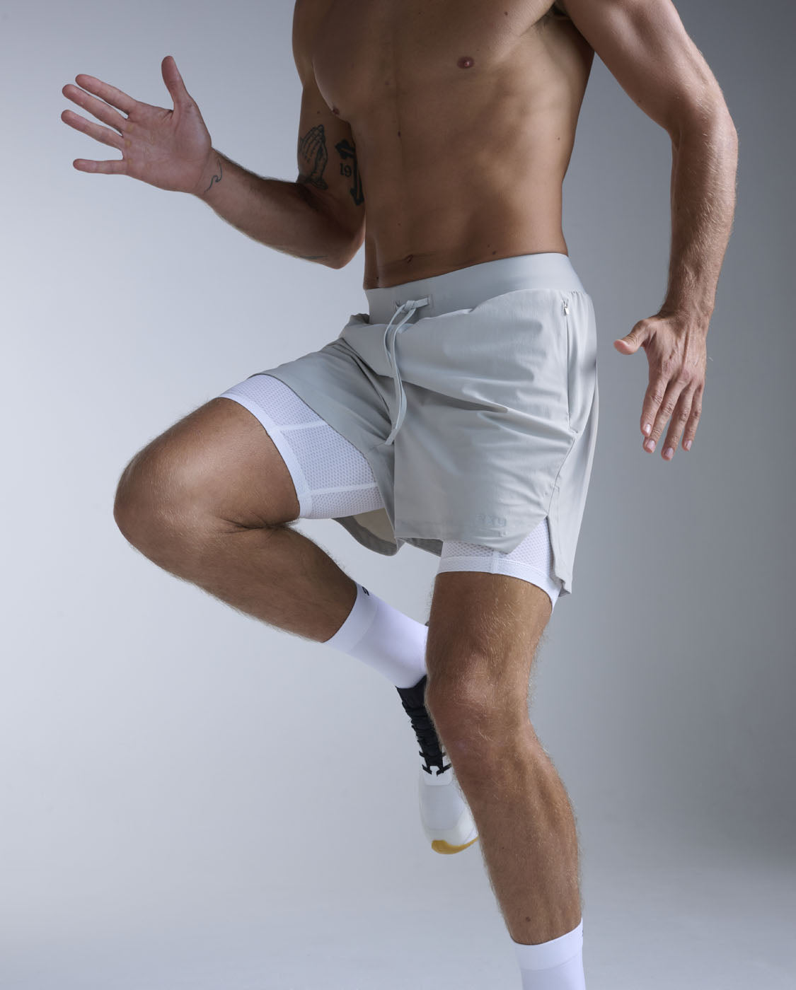 2xu-flex-2-in-1-5-inch-shorts-grau-trainingsshorts image 3