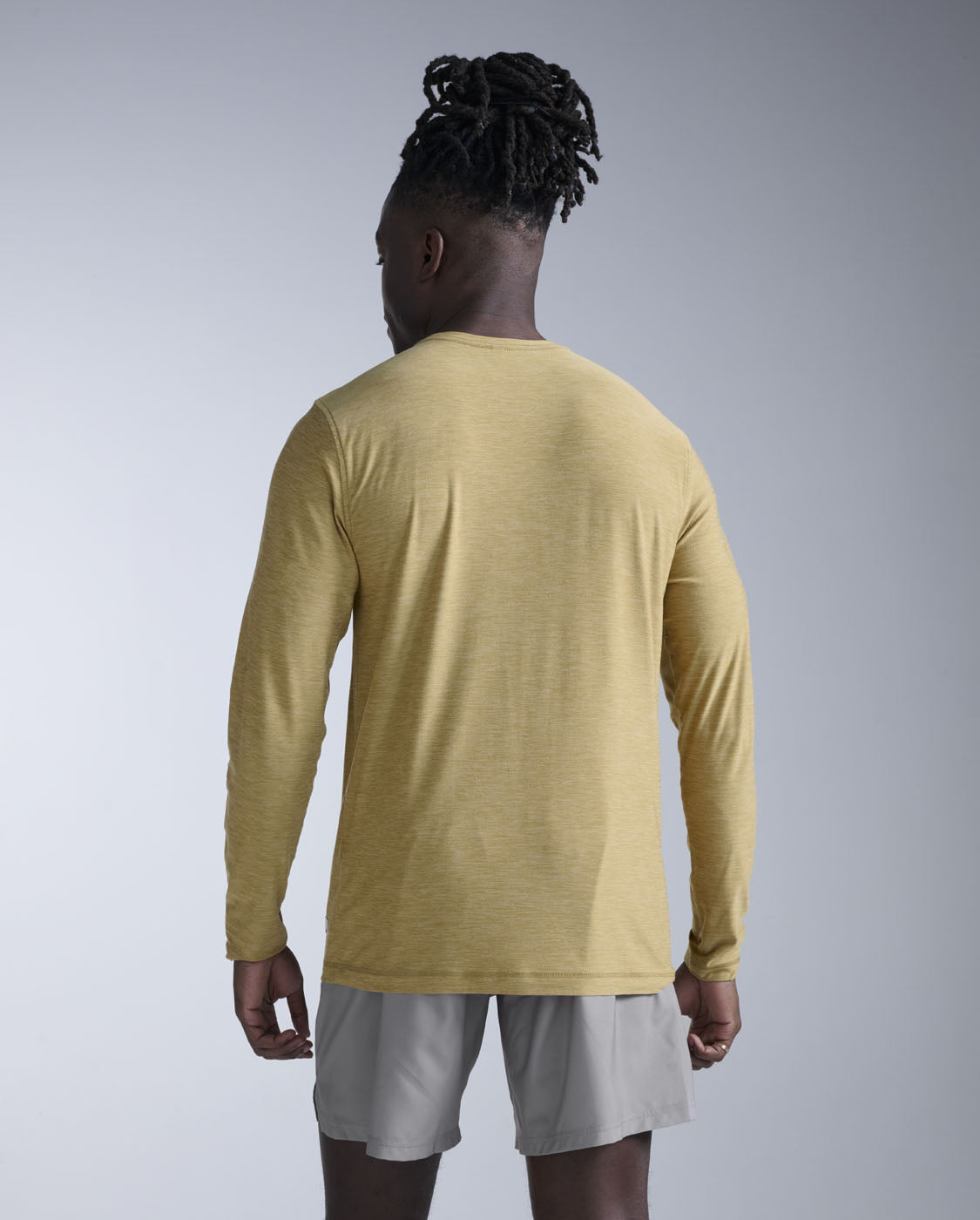 2xu-signature-long-sleeve-khaki-herren-langarmshirt image 3
