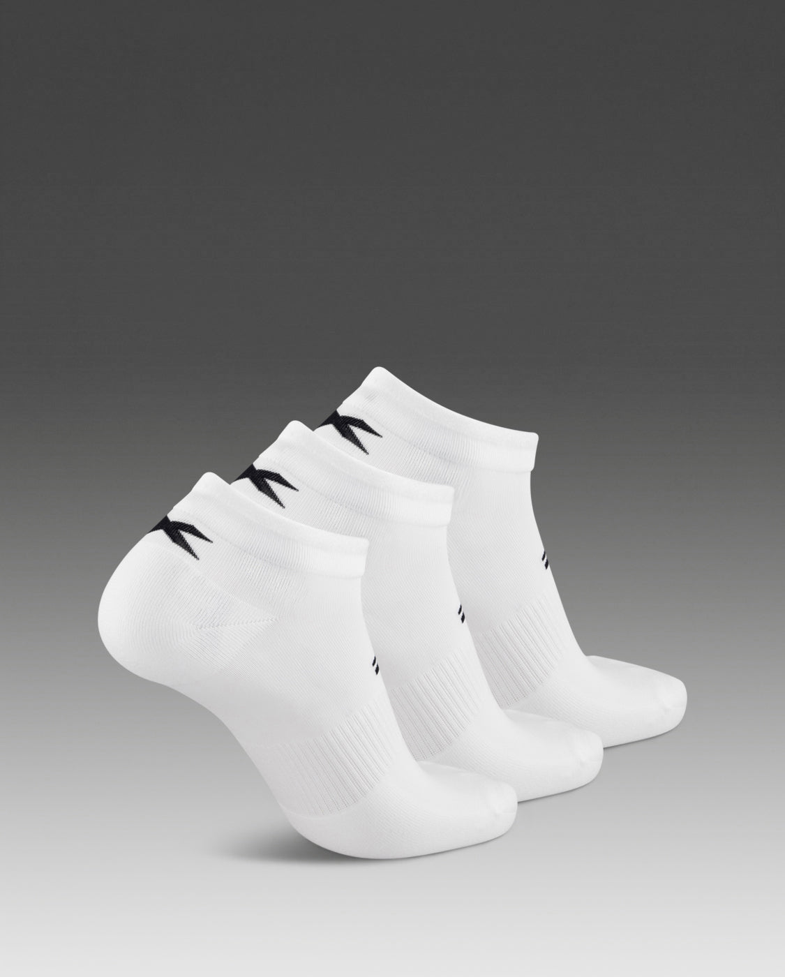2xu-24-7-ankle-socks-3-pack-kn-chelsocken-white image 2