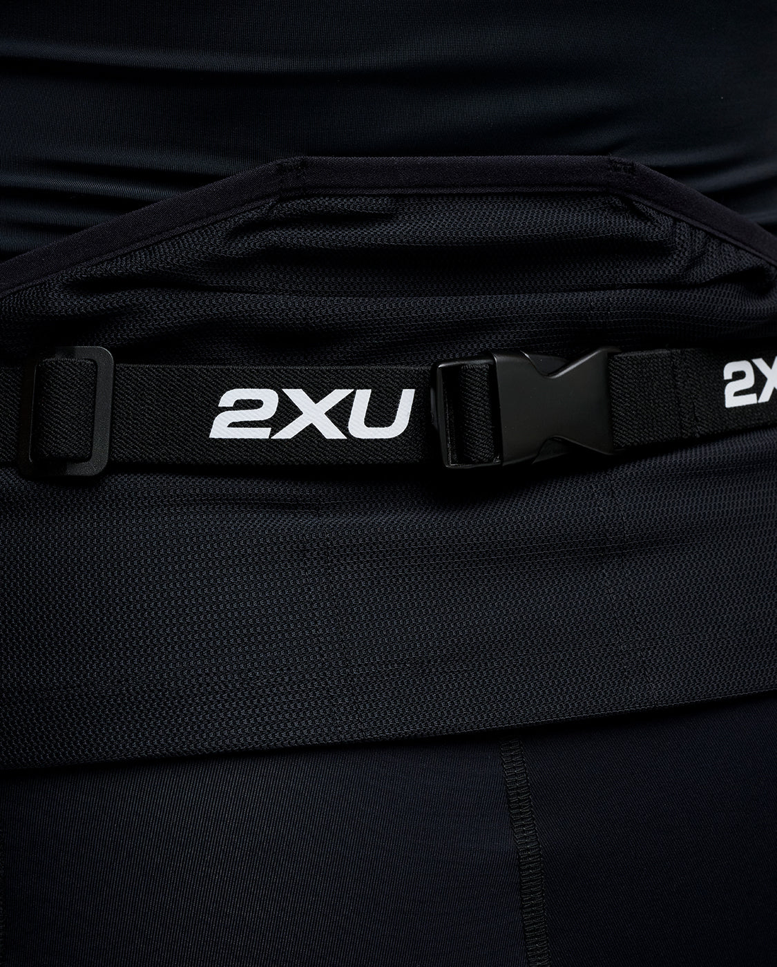 2xu-swim-race-startnummernband-schwarz image 4