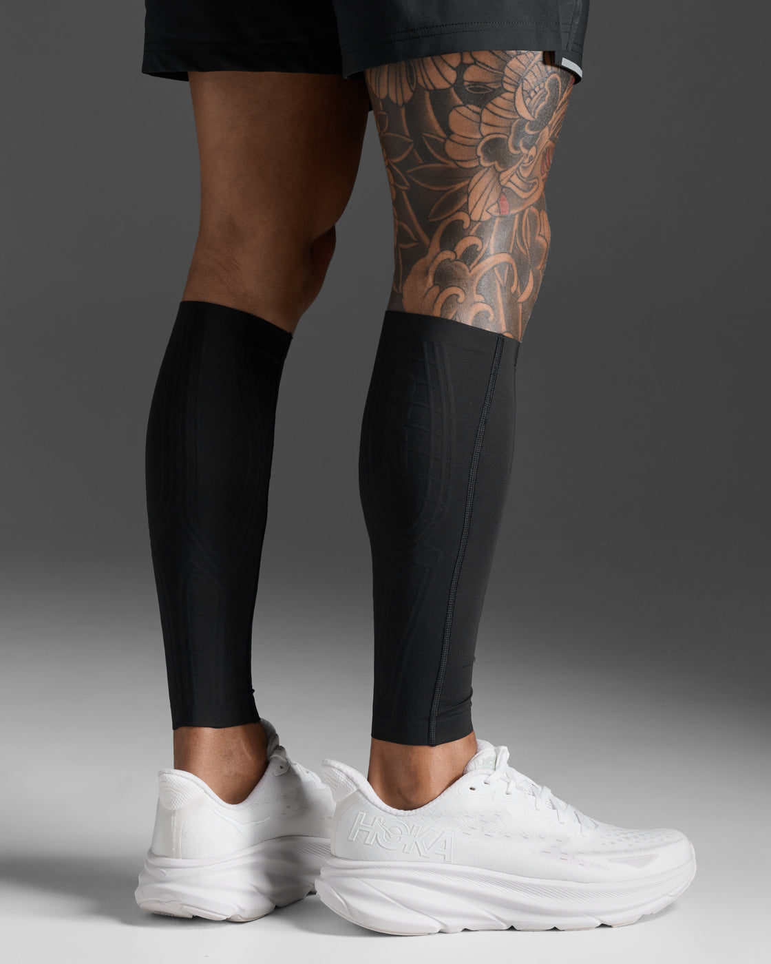 2xu-light-speed-wadenstulpen-unisex-black-nero image 1