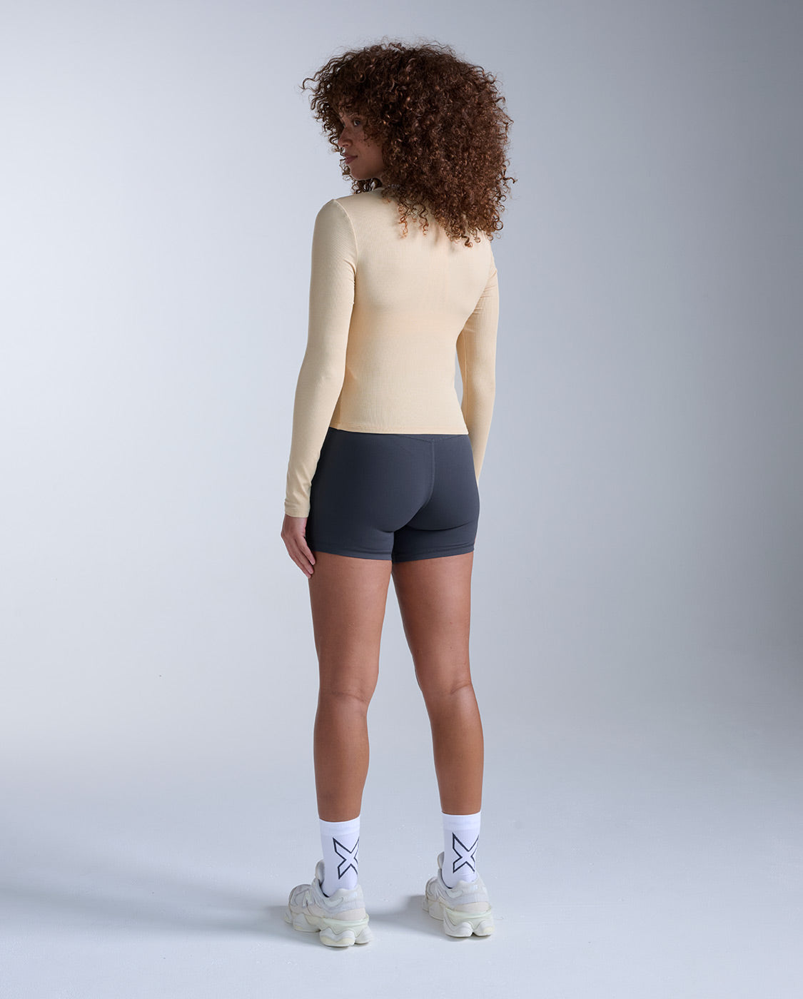 2xu-fluid-modal-ribbed-long-sleeve-damen-mojave-desert-white-modal image 7