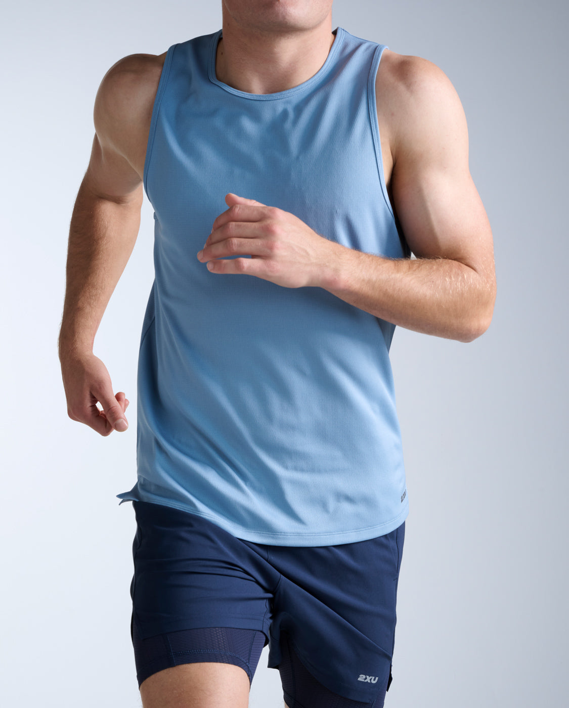 2xu-aero-tank-herren-blau-rmellos-upf50 image 4