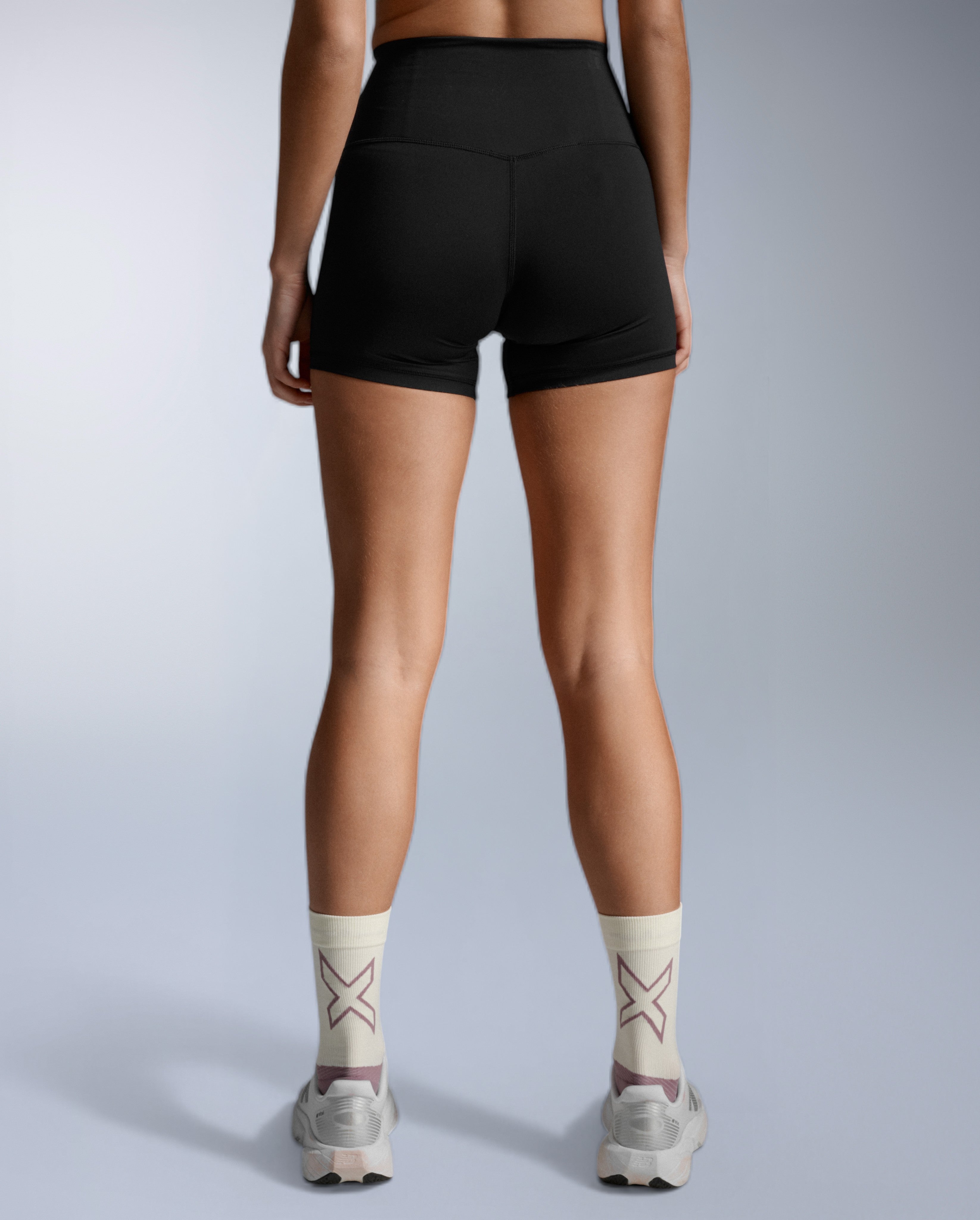 2xu-flex-feather-flex-5-inch-laufshorts-damen-schwarz image 2