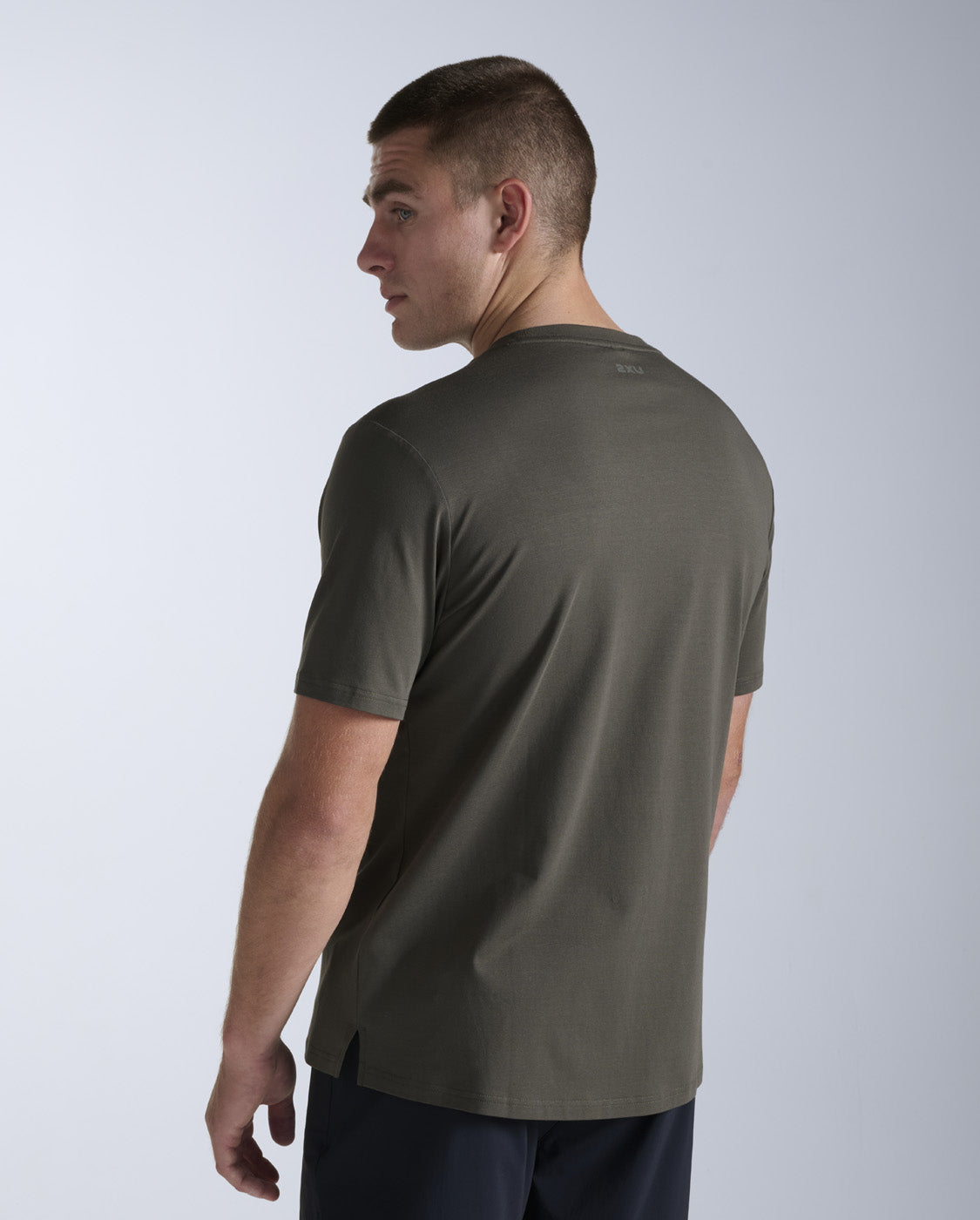 2xu-motion-cotton-flex-t-shirt-flint-herren image 3