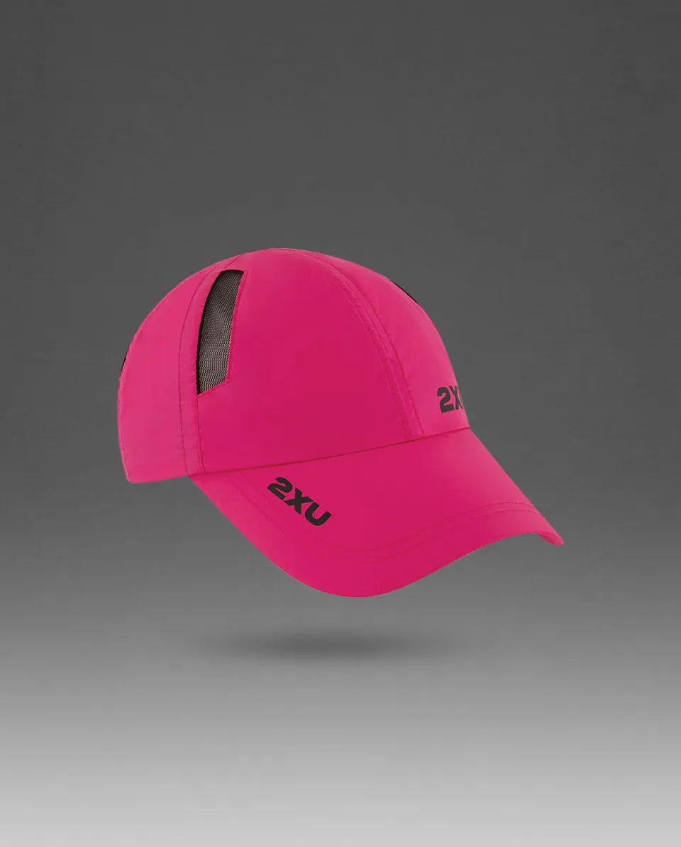 2xu-aero-run-cap-laufkappe-unisex-fuchsia-schwarz image 1