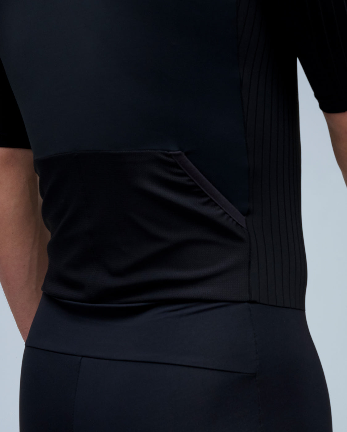 2xu-aero-sleeved-trisuit-herren-triathlonanzug-schwarz image 5