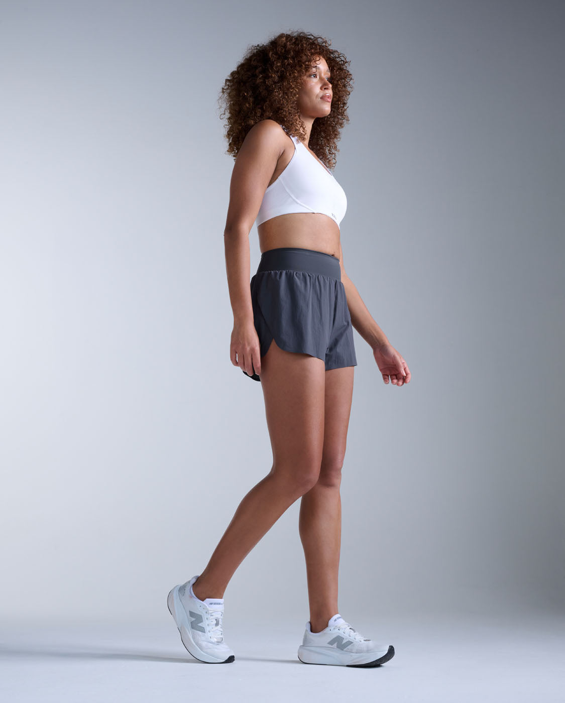 2xu-light-speed-hi-rise-3-inch-shorts-india-ink image 5