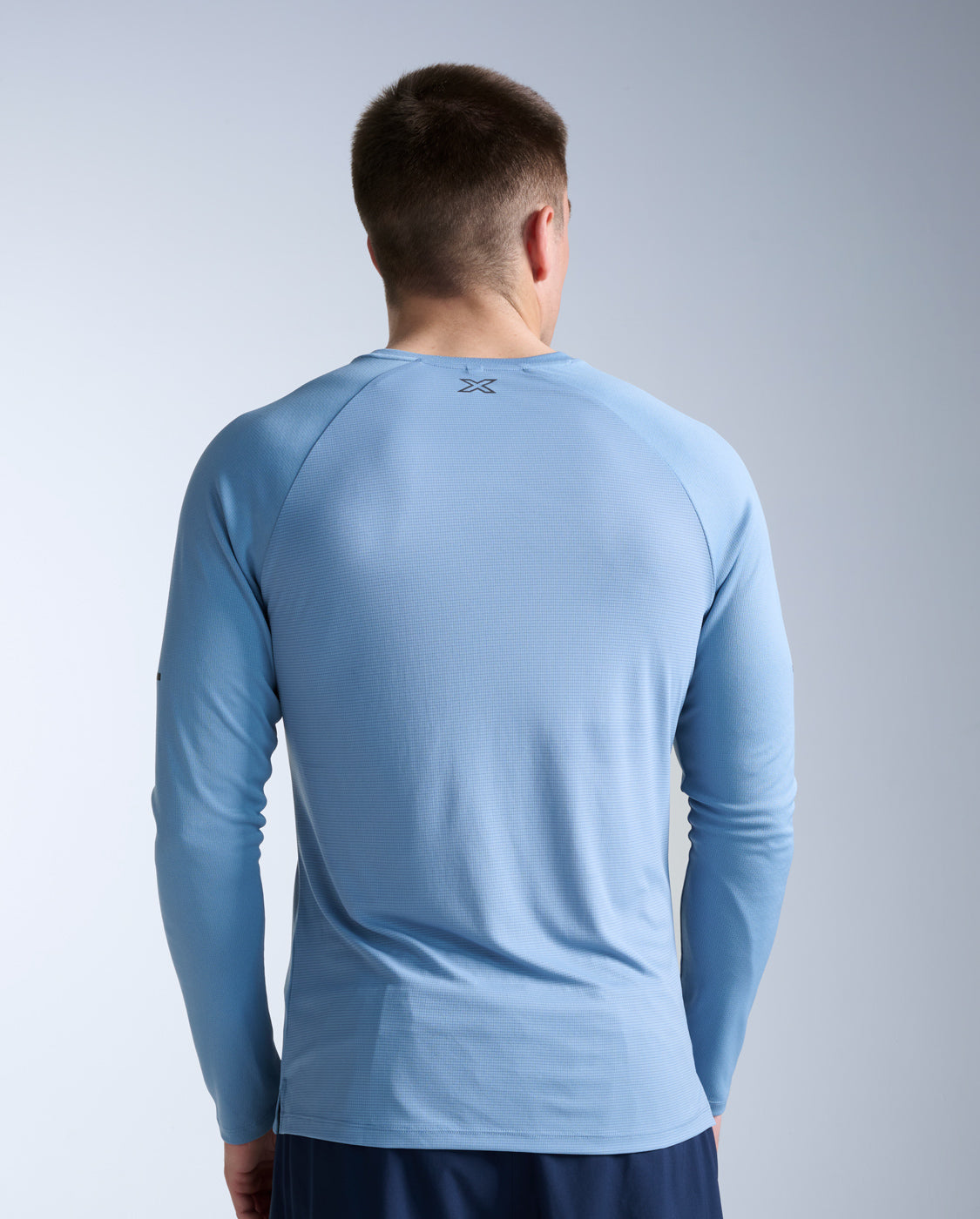 2xu-aero-longsleeve-herren-laufshirt-blau-atmungsaktiv image 3