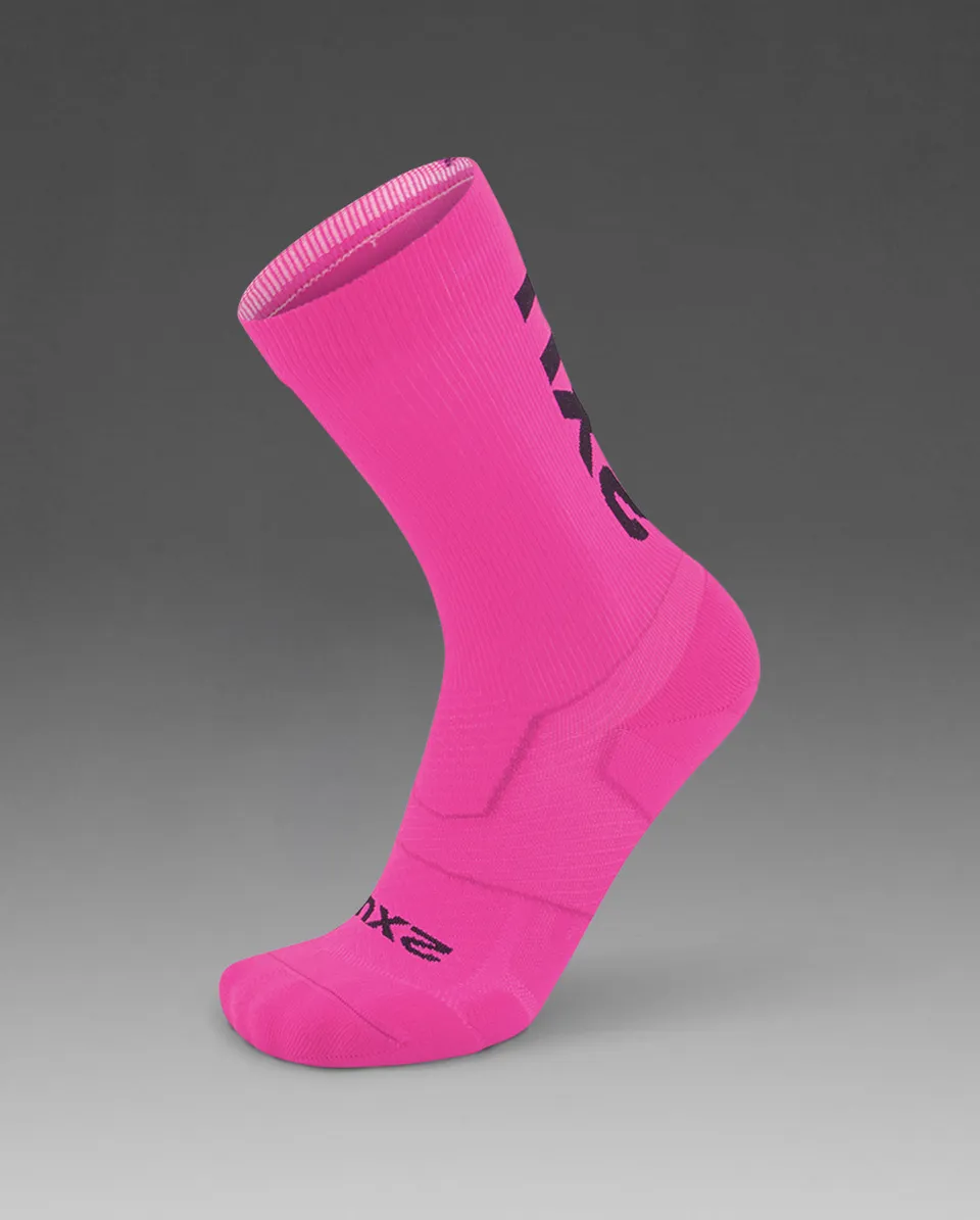 2xu-vectr-light-cushion-crew-socken-pink-kompression image 1