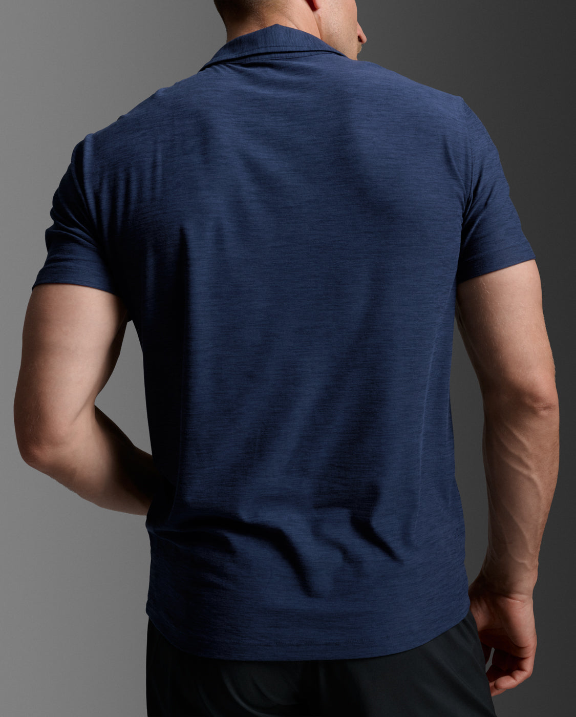 2xu-signature-polo-herren-midnight-kurzarm-jersey image 5