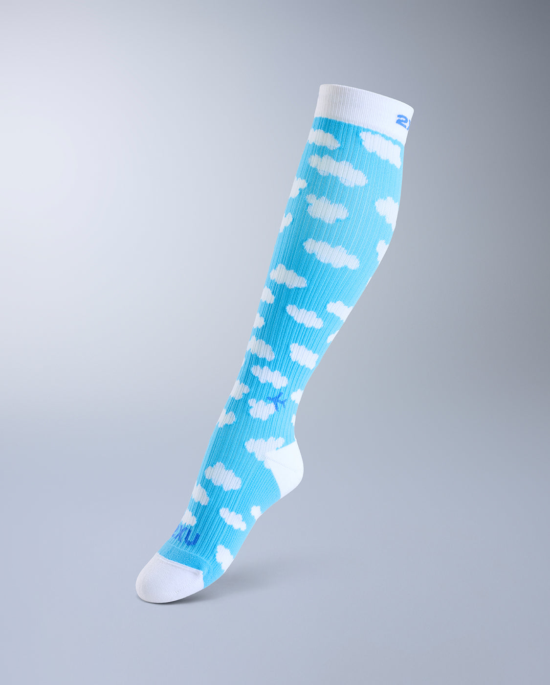 2xu-flight-bamboo-charcoal-kompressionssocken-light-cloud image 3