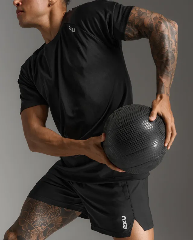 2xu-motion-aspire-tee-t-shirt-schwarz-wei-schnelltrocknend image 1