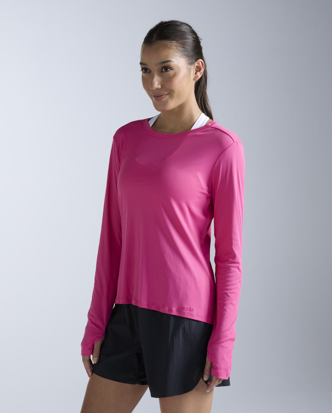 2xu-aero-trail-longsleeve-electric-rose-uv-schutz-damen image 8