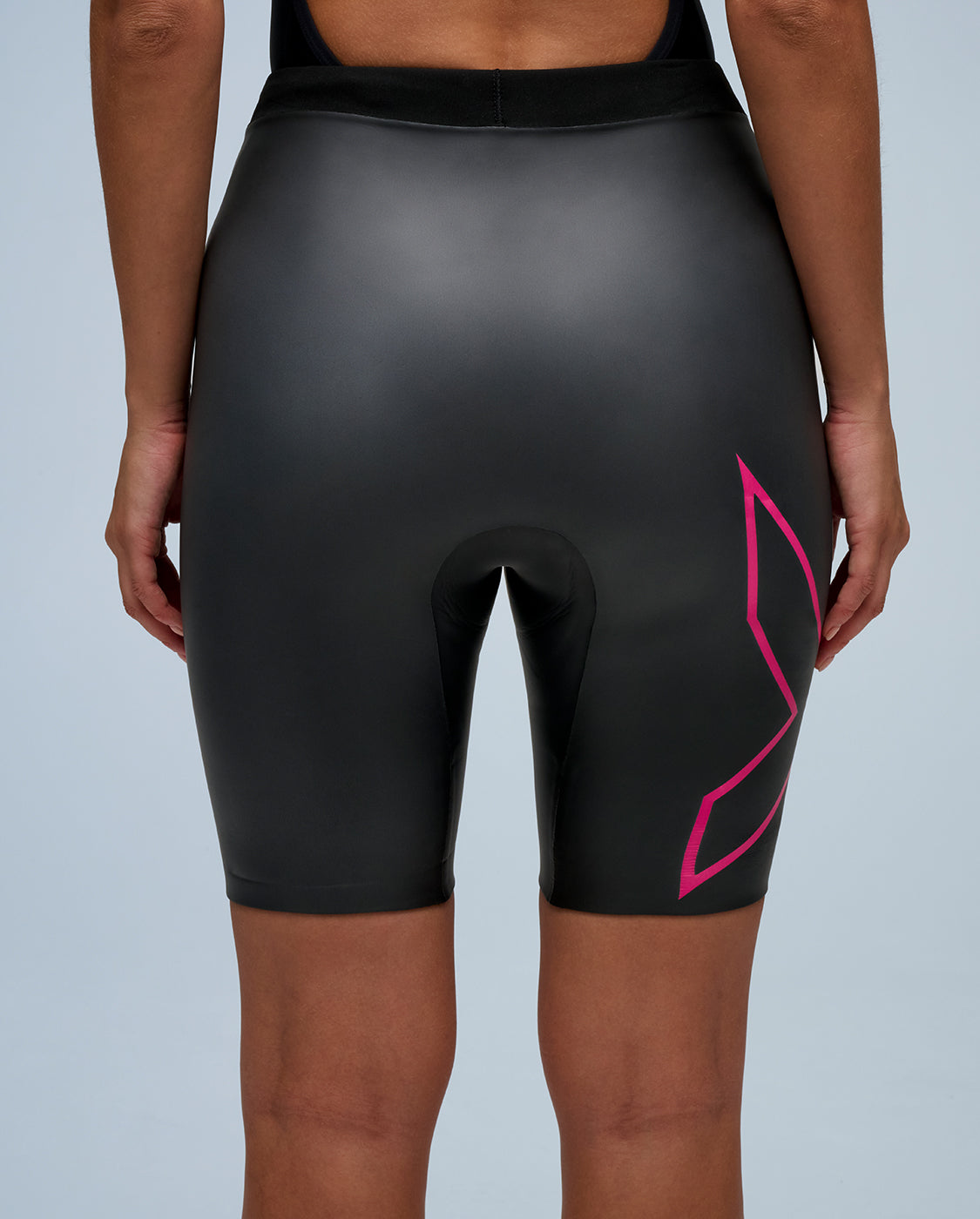 2xu-propel-buoyancy-short-neopren-damen-black-fuchsia image 2