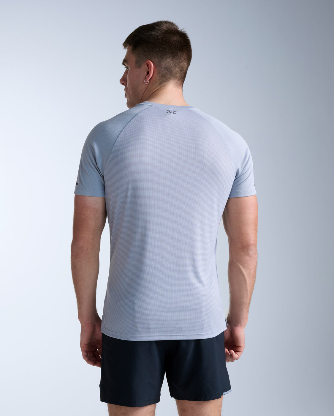 2xu-aero-tee-laufshirt-herren-weathervane-reflective image 5