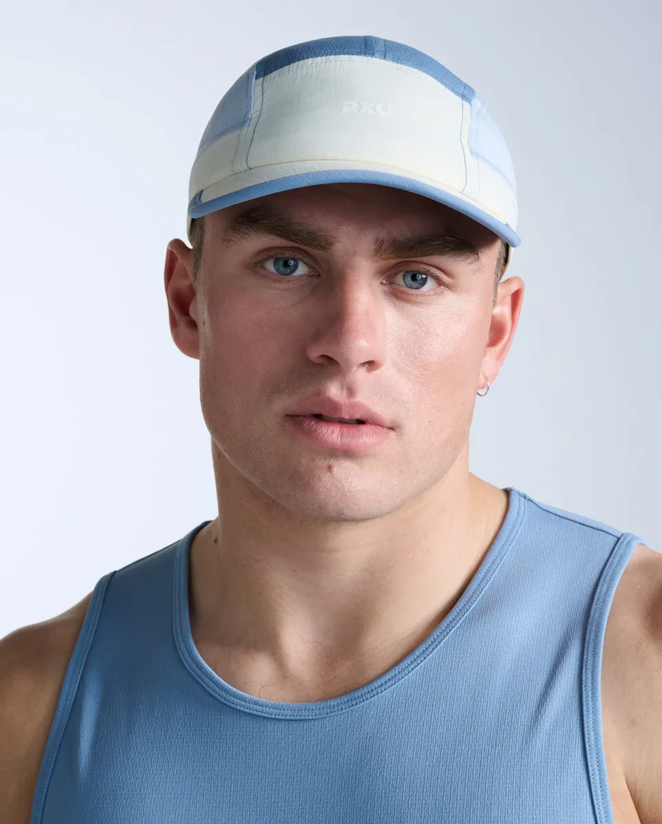 2xu-light-speed-small-cap-laufcap-chalk-blue-unisex image 1