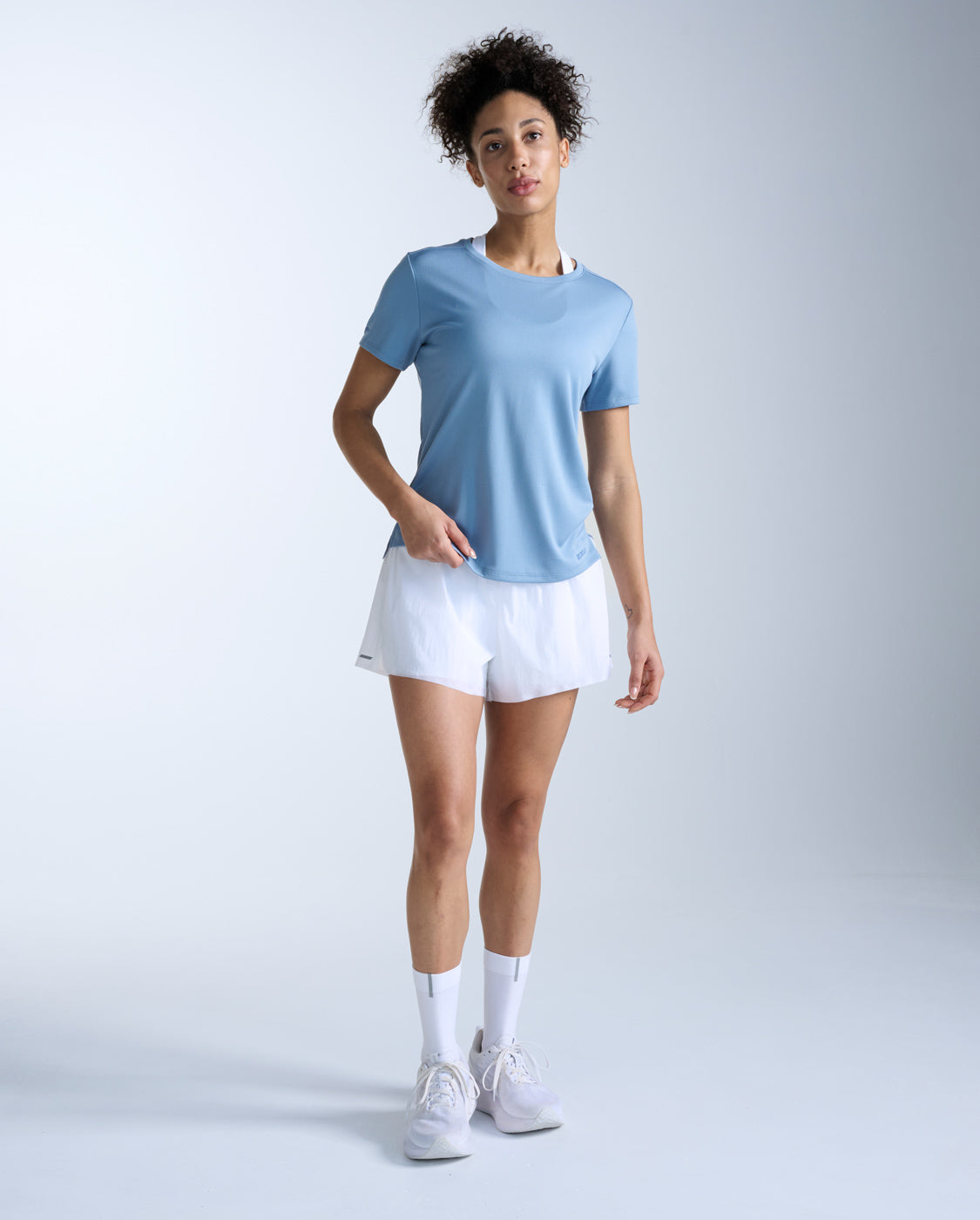 2xu-aero-tee-laufshirt-damen-blue-shade-uv-schutz image 6