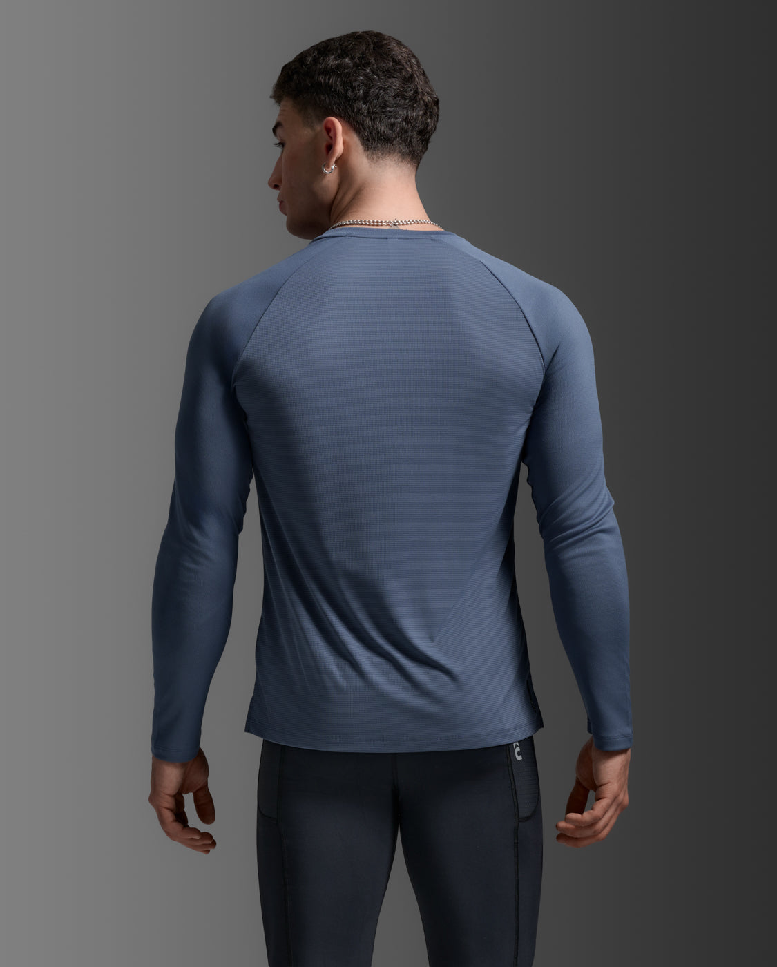 2xu-aero-long-sleeve-laufshirt-herren-indigo-black-reflective image 3